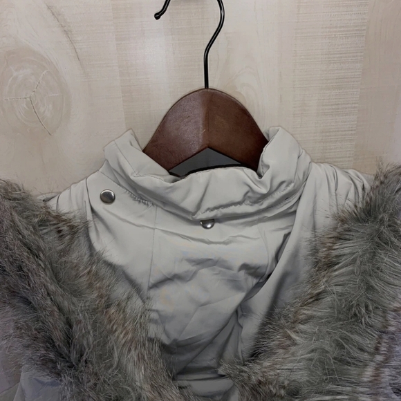 Premium Duck Down Puffer Vest - Picture 7 of 7